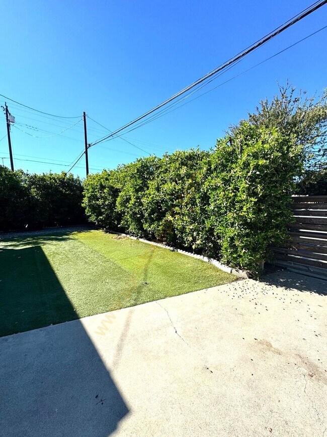 Building Photo - Beautifual Home