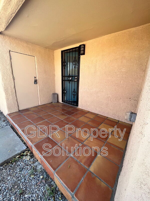 Foto del edificio - 1717 Griegos Rd NW