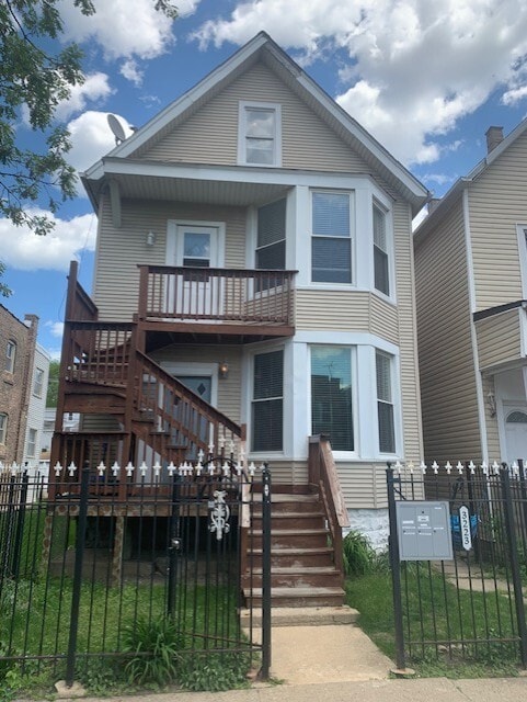 Building Photo - 3223 N Albany Ave