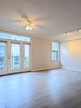 Building Photo - 911 N Orange Ave