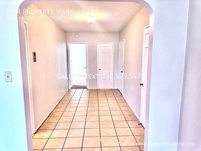 Foto del edificio - 3270 Warrensville Center Rd