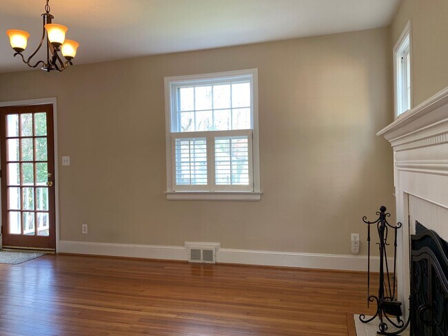 Foto del edificio - 3017 Mayview Rd