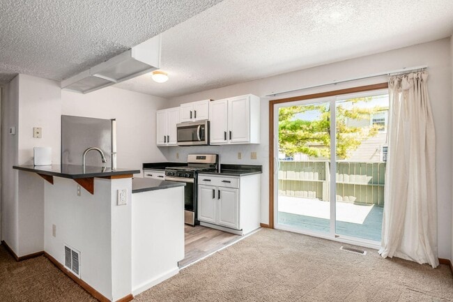 Building Photo - 4901 Singleton Dr