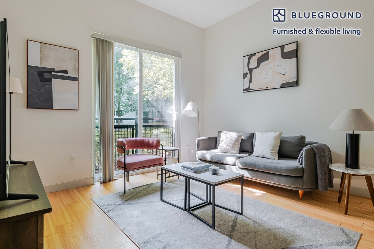 Foto principal - 320 D St