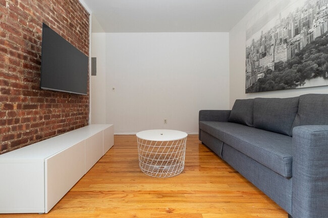 Foto del edificio - 130 E 95th St