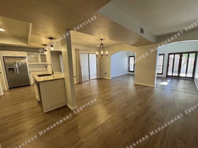 Foto del edificio - BEAUTIFUL 3 BEDROOM 2.5 BATHROOM HOME IN S...