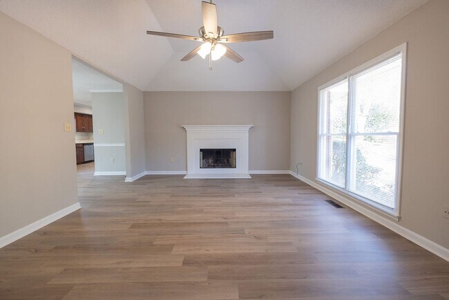 Foto del edificio - 125 Honeytree Dr