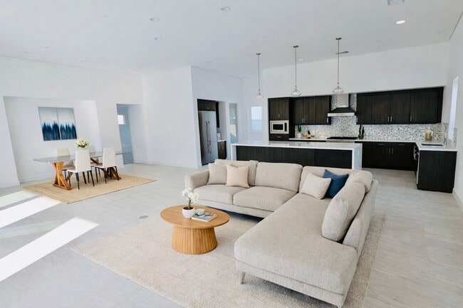 Foto del edificio - 3402 Ambassador Dr