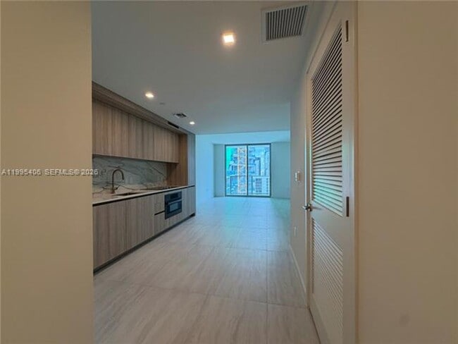 Foto del edificio - 77 SE 5th St