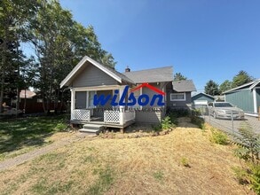 Building Photo - 912 S 10th Ave