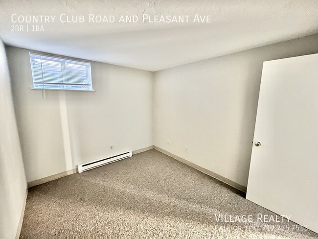 Building Photo - New Cabinets & Flooring! Large 2-bed w/ ea...