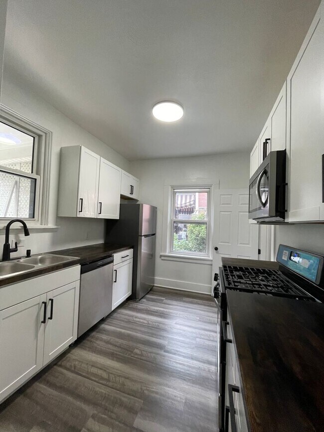 Building Photo - Available April 2026 - 2 Bedroom Home in Dormont w/ Central AC and Off-Street Parking Pad!