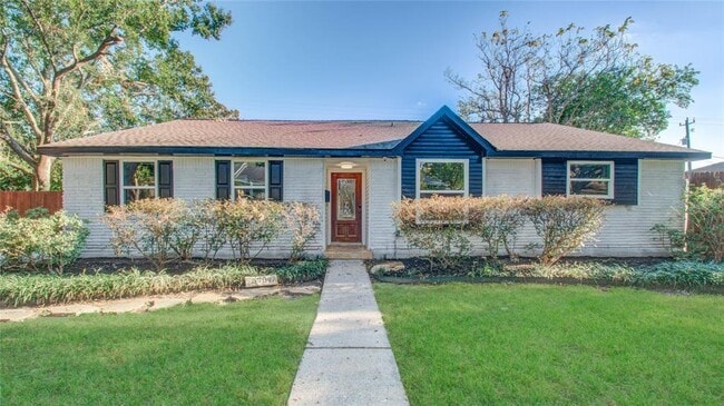 Building Photo - 5707 Cartagena St