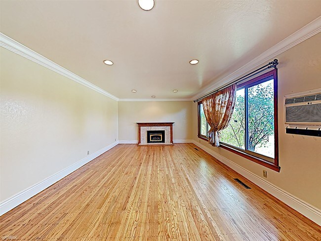 Building Photo - 3 br, 2 bath House - 38570 Farwell Dr
