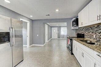 Building Photo - 9005 Cheer St