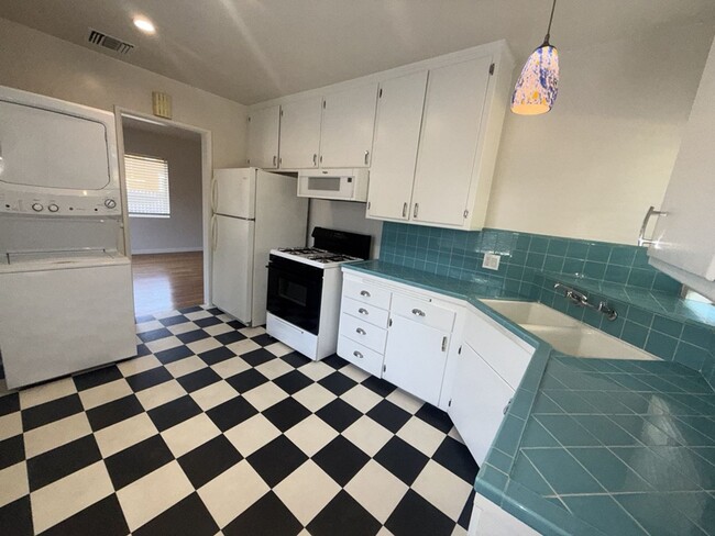 Building Photo - 511