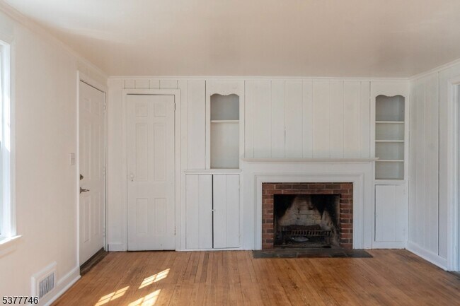 Building Photo - 176 Woodland Ave