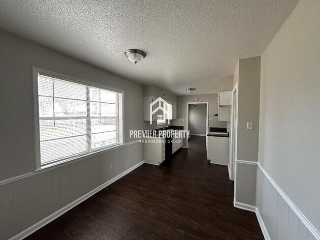 Building Photo - 2890 S Mendenhall - Available Now!