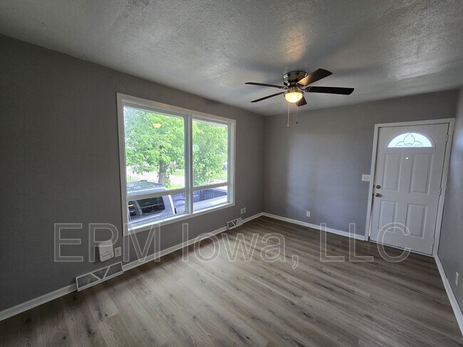 Foto del edificio - 512 Maynard Ave