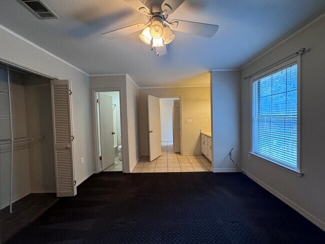 Foto del edificio - 207 Pinoak Ct