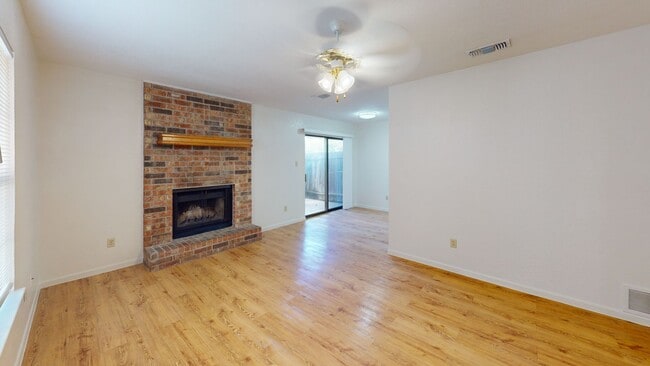 Foto del edificio - 3705 Hereford Ln