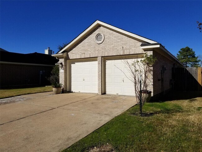 Building Photo - 10434 N Fallen Bough Dr