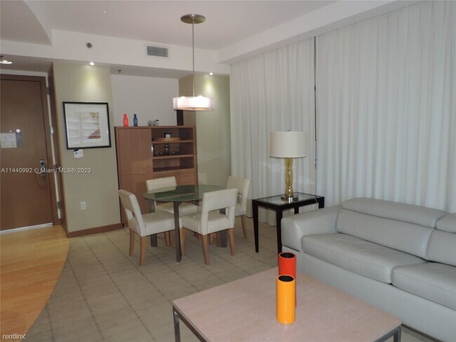 Foto del edificio - 1 br, 1 bath Condo - 1395 Brickell Ave # 2604