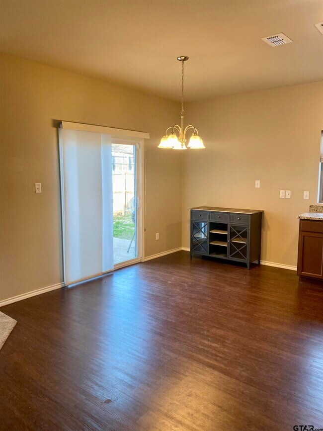 Building Photo - 10850 Cactus Trail
