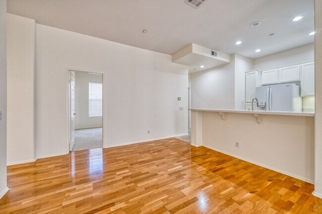 Building Photo - 1133 Jewett Dr