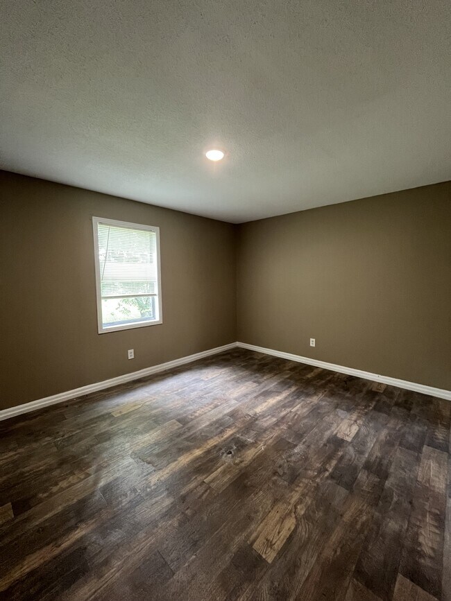 Foto del edificio - 496 Joshwood Dr