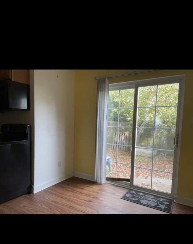 Building Photo - 2147 Kimball Cir