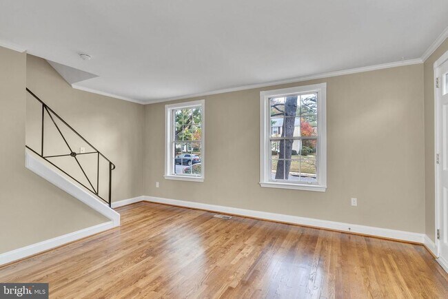 Building Photo - 2221 N Dearing St