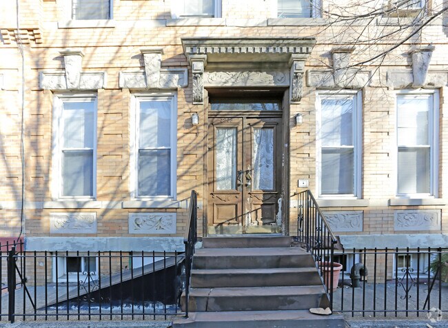 Foto del edificio - 59-09 Catalpa Ave