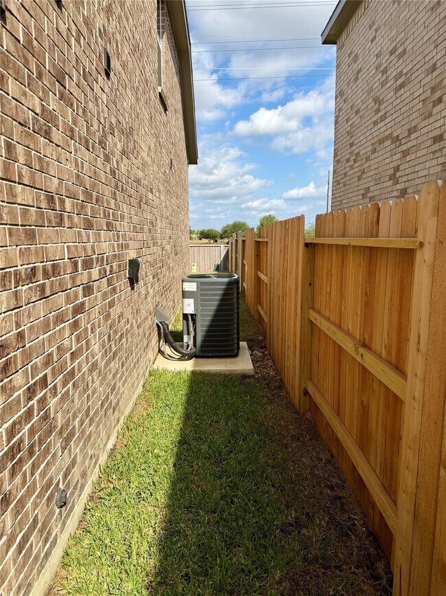 Foto del edificio - 28750 Texas Plns Dr