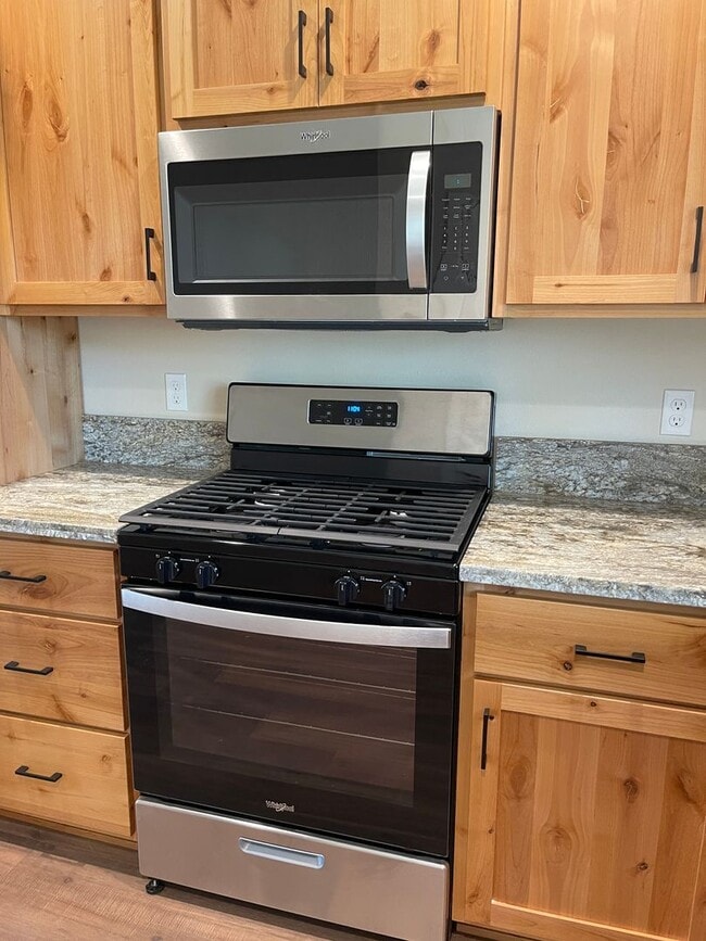 Foto del edificio - EV6635/6633-Caldwell, Jessica-Placement only