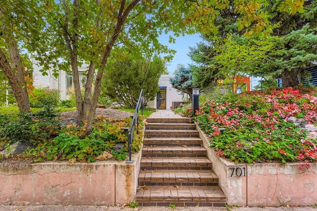 Foto del edificio - 5 Bedrooms | 3 Bathrooms | 3,601 Sq Ft | 13,000 Sq Ft Corner Lot | 3-Car Garage