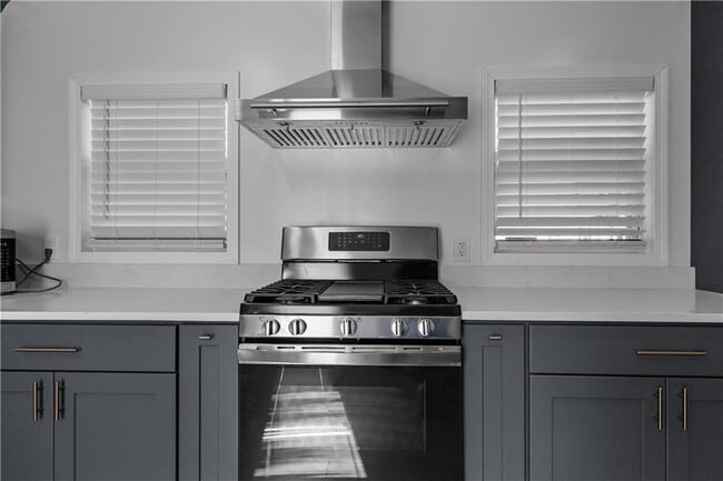 Building Photo - 12 Philips St