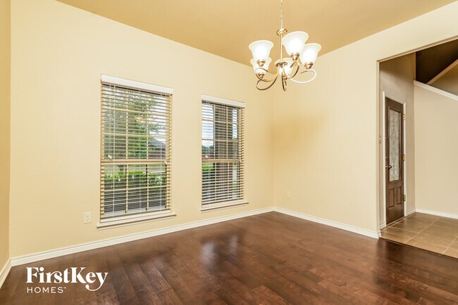 Foto del edificio - 1016 Hidden Creek Dr