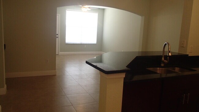 Building Photo - 1708 Belmont Pl
