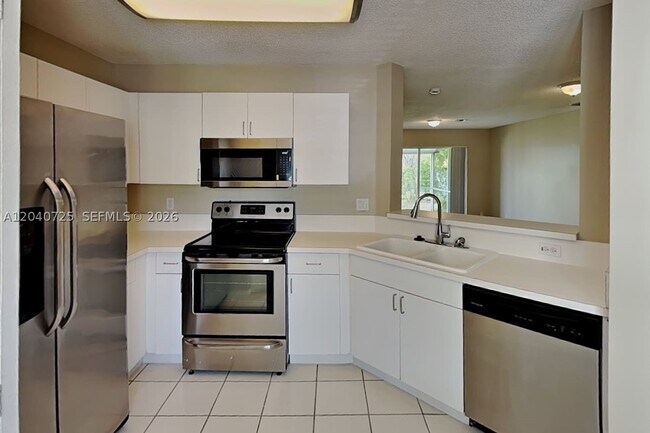 Building Photo - 4728 SW 13th Pl
