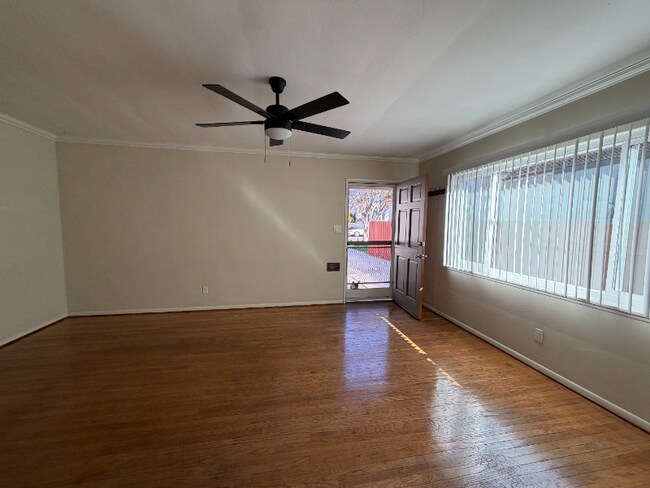 Foto del edificio - 128 W Rosslynn Ave