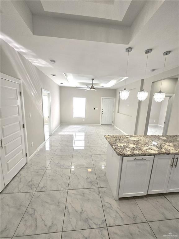 Foto del edificio - 14 W Woodson Dr