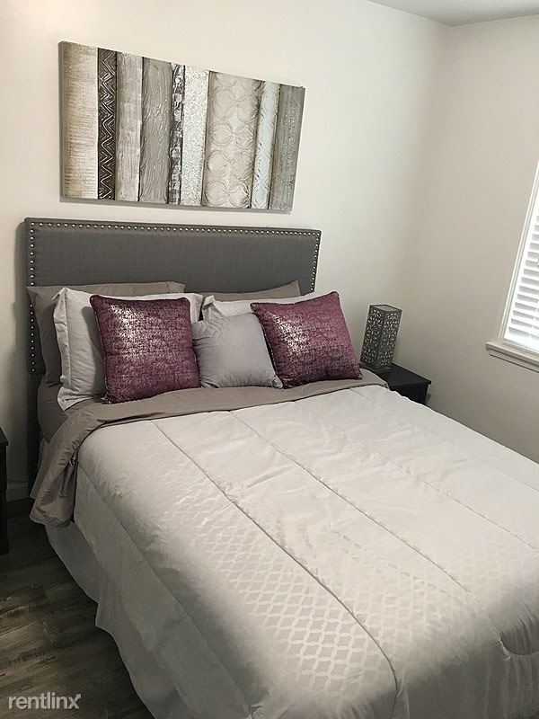 Foto principal - 5547 Hazeltine Ave