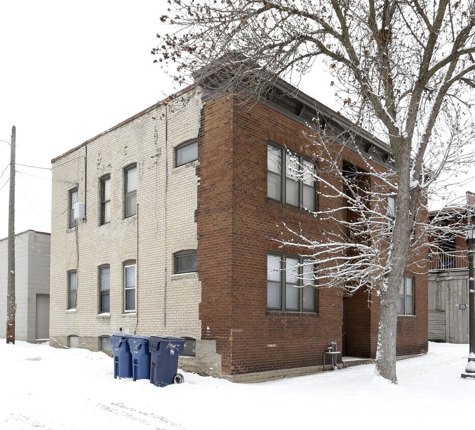Building Photo - 145 Sherburne Ave