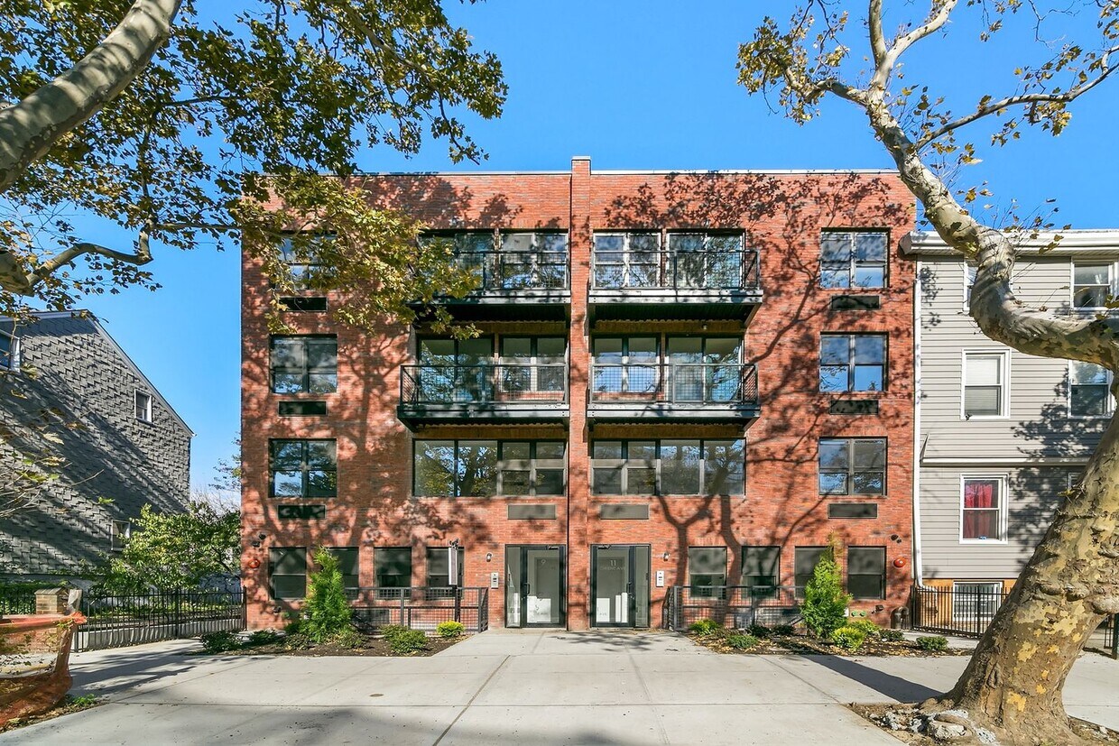 11 Orient Ave, Brooklyn, NY 11211 Room for Rent in Brooklyn, NY