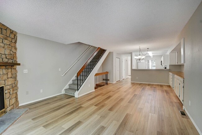 Foto del edificio - $2,025 - 2 Bed, 2.5 Bath Unit in Lakewood with In-Unit Laundry!