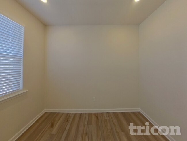 Building Photo - 1207 Mary Jane Ave