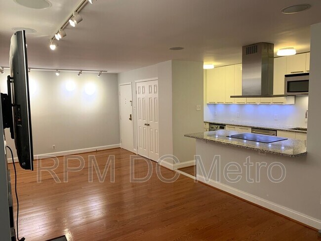 Building Photo - 1316 New Hampshire Ave NW