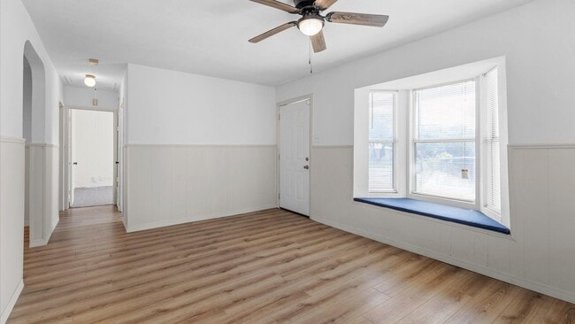 Building Photo - Charming 3-Bedroom Home with Spacious Backyard!