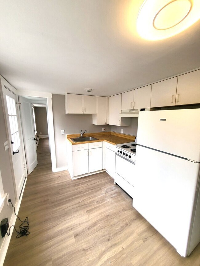 Foto del edificio - 2044 Cranston St